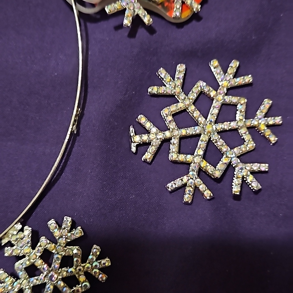 Lux Kids Holiday Headbands Silver Sparkle Snowflakes Red Jingle Bell Santa Hat - Picture 4 of 6